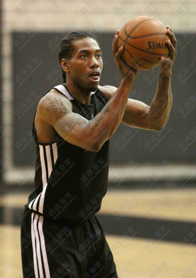 卡斯尔：东契奇是多次入选全明星的球员，不可能完全阻止他（卡斯尔：东契奇多次全明星在身，想彻底限制他不现实）