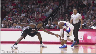 记者：邵佳一探班U22国足训练，与主帅安东尼奥相谈甚欢（记者：邵佳一探营U22国足训练，与主帅安东尼奥交流愉快）