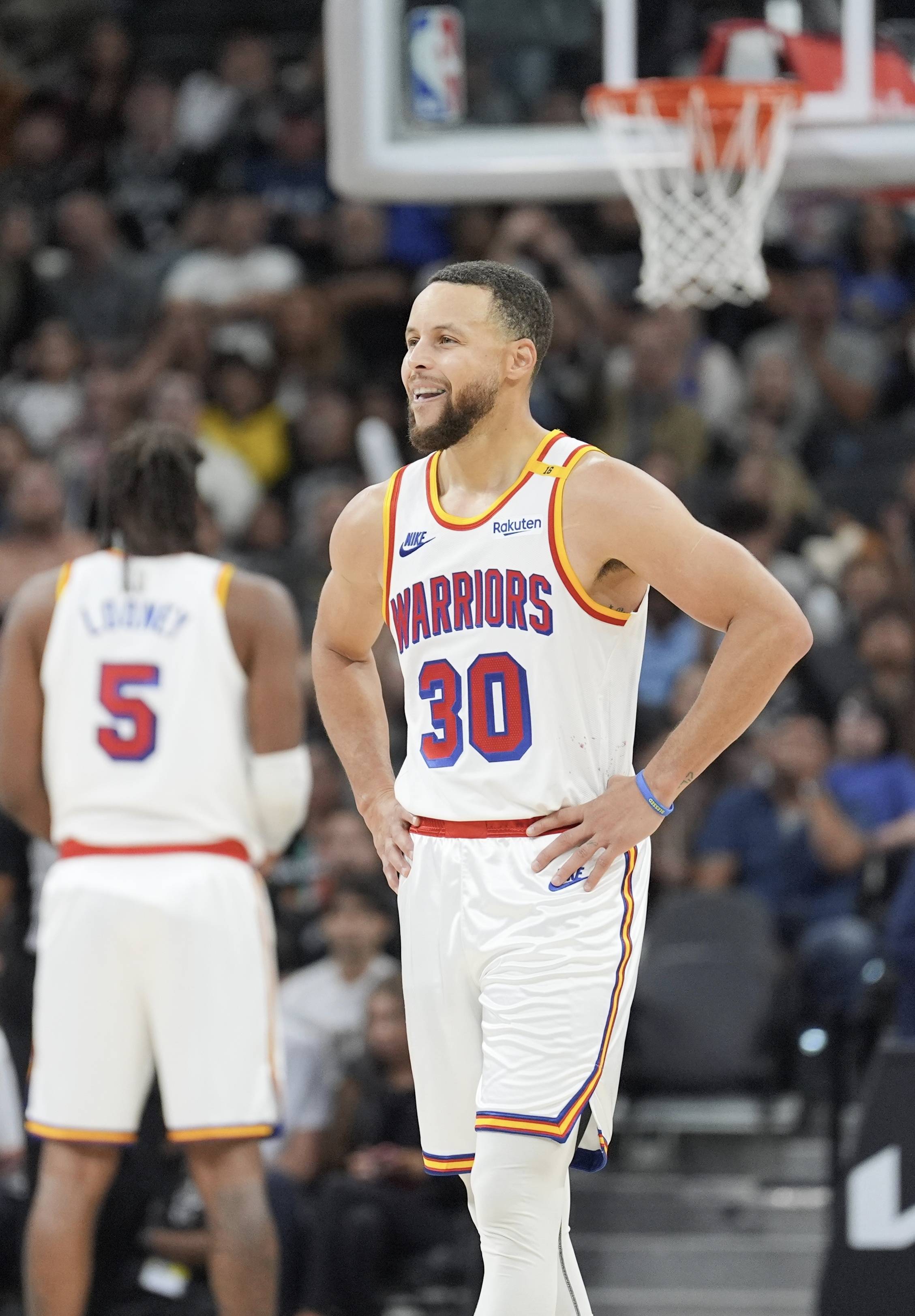 随着皇马3-0，西甲最新积分榜出炉：皇马紧咬领头羊（皇马3-0取胜，西甲积分榜更新：紧追领头羊）