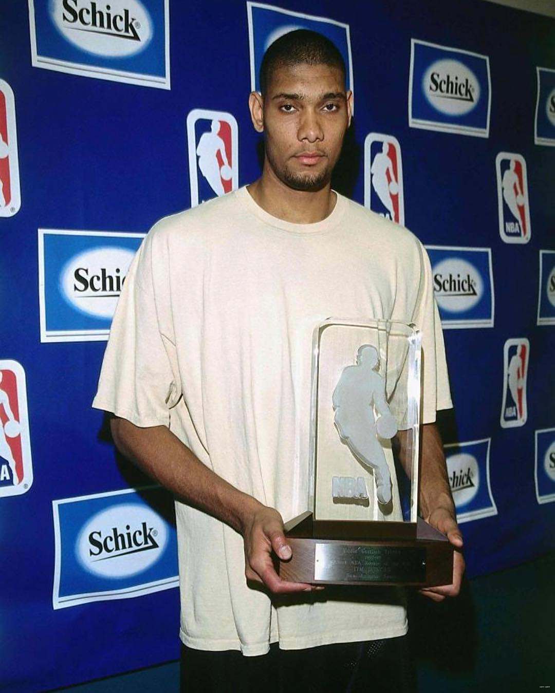 图片报：皇萨仁等豪门都在争夺16岁艾希霍恩，赫塔想和他续约（皇马巴萨拜仁等豪门竞逐16岁新星艾希霍恩，柏林赫塔欲续约留人）